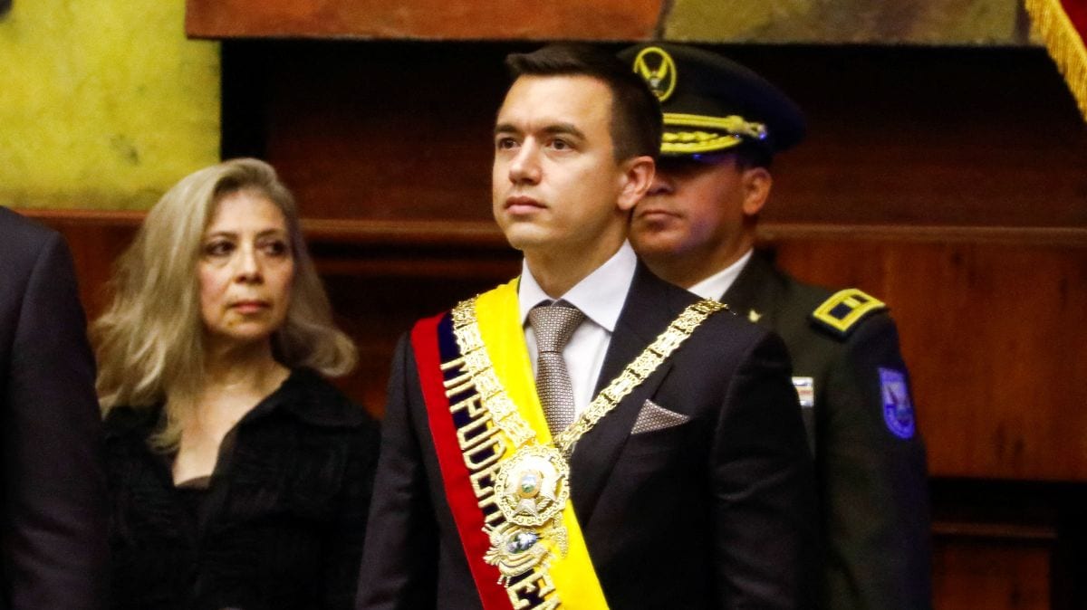 Daniel Noboa reivindica su juventud durante su toma de posesión como presidente de Ecuador