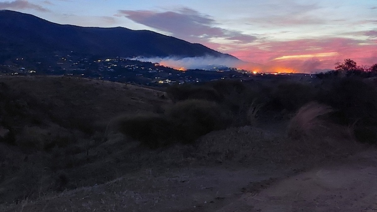 Varios desalojados por el incendio de Mijas (Málaga), afectados por inhalación de humo