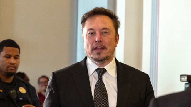 Elon Musk se burla de OpenAI con un vídeo del 'Risitas' y Canal Sur le pide los derechos