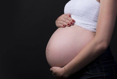 Las embarazadas transfieren anticuerpos que protegen durante meses al bebé de covid-19