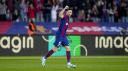 Un espeso Barcelona saca adelante una sufrida victoria ante un Alavés valiente