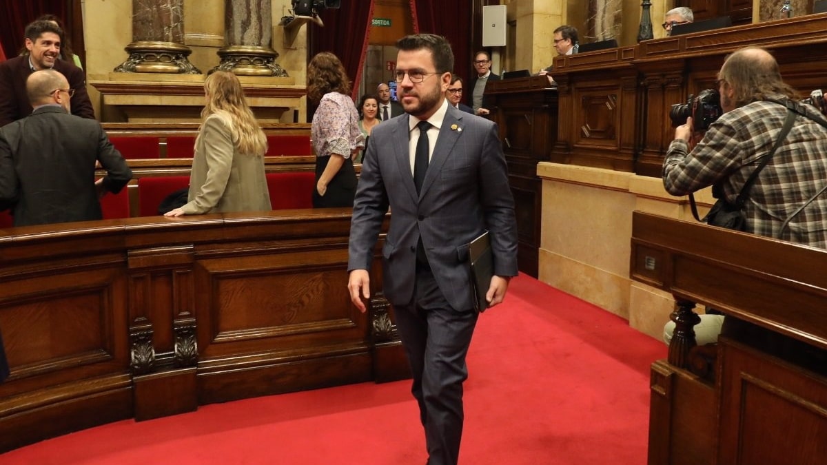 Aragonès acusa a «la extrema derecha» de intentar retorcer el significado de las leyes