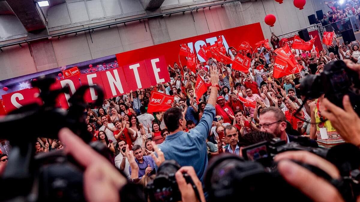 El PSOE moviliza decenas de autobuses de toda España para el acto de Sánchez en IFEMA