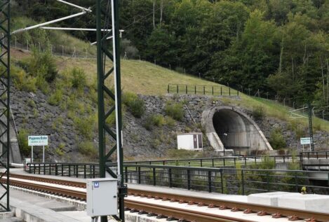 Asturias inaugura su alta velocidad  tras 19 años de obras y 4.000 millones de inversión