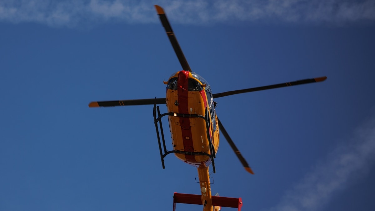 Un menor es evacuado en helicóptero después de recibir una paliza en un instituto de Granada