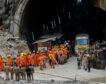 Rescatan con vida a 41 trabajadores atrapados en un túnel desde hace 17 días en la India
