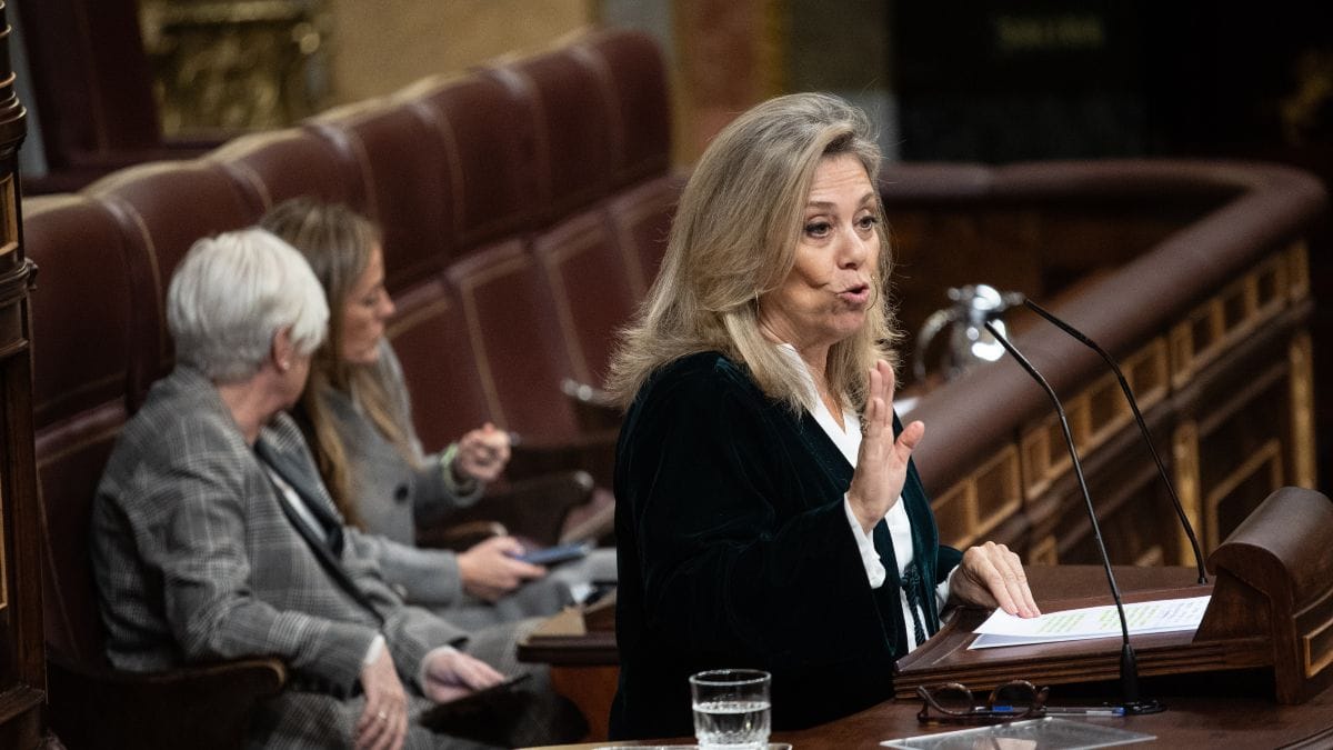 Mazón coloca a Macarena Montesinos, su mano derecha, junto a Tellado en el Congreso