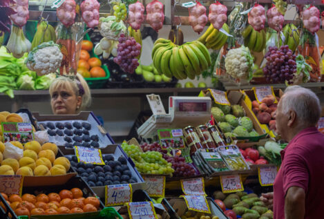 Los ocupados sénior suben un 78% en 14 años, frente a una bajada del 37% de los jóvenes