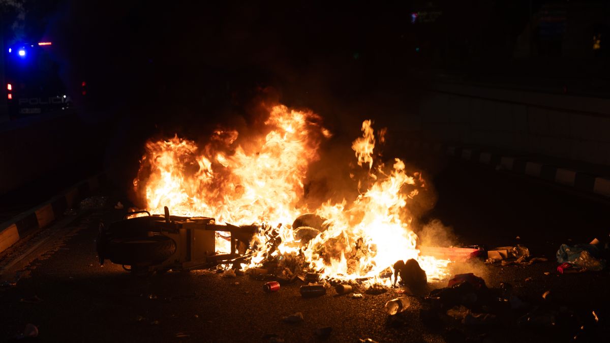 La quinta jornada de protestas en Ferraz deja siete detenidos y 30 policías heridos