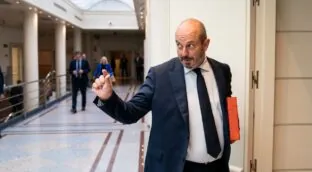 Alta tensión en el Senado al tratar las presuntas cuentas de los ministros en Dominicana