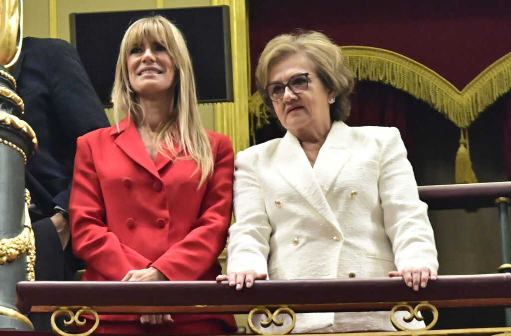La mujer y la madre de Pedro Sánchez en el Congreso