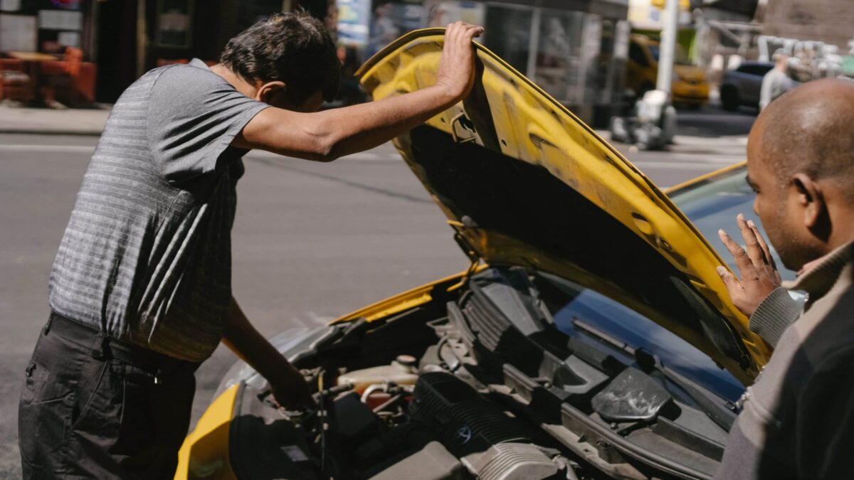 Vende un coche de ocasión por 7.499 euros y oculta que requería de otros 12.000 en arreglos