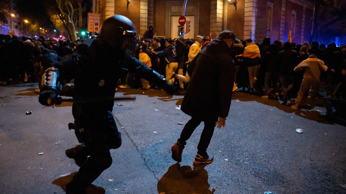 La manifestación de Madrid contra la amnistía termina con incidentes, cargas y 15 detenidos