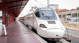 Llega a Oviedo el tren de alta velocidad que inaugura la Variante de Pajares