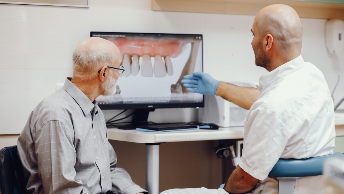 Salud dental y madurez: los peores enemigos de tus dientes al hacerte mayor