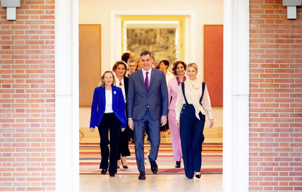 Pedro Sánchez con Yolanda Díaz y otros miembros del Gobierno