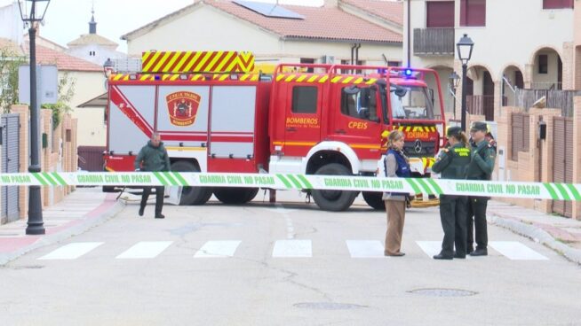 Vuelca un camión con 10.000 litros de gasoil y vierte parte de la carga en Noblejas (Toledo)