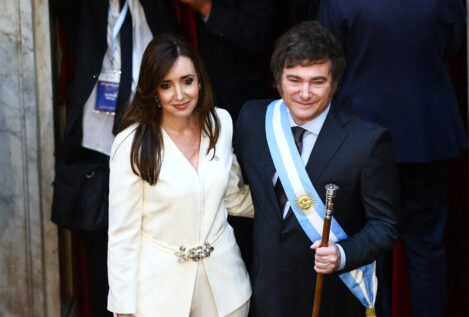 Milei ya es presidente de Argentina y avisa de recortes: «No hay alternativa posible al ajuste»