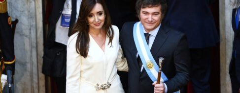 Milei ya es presidente de Argentina y avisa de recortes: «No hay alternativa posible al ajuste»