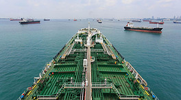 La petrolera británica BP suspende el tránsito de todas sus rutas a través del mar Rojo