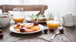 Desayunar y cenar temprano puede reducir el riesgo cardiovascular