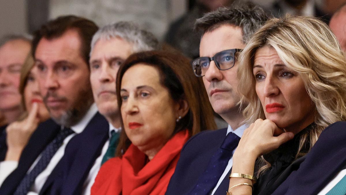 Insultos a Yolanda Díaz, Félix Bolaños y Óscar Puente en la presentación del libro de Pedro Sánchez