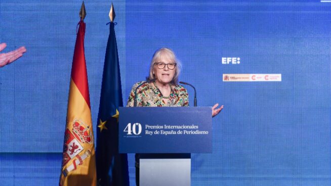La expresidenta de EFE critica en 'El País' el control de los medios con Sánchez: «Da miedo»