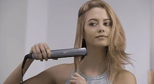 Adelanta tus compras navideñas en MediaMarkt: ¡llévate una plancha de pelo Remington por menos de 40€!