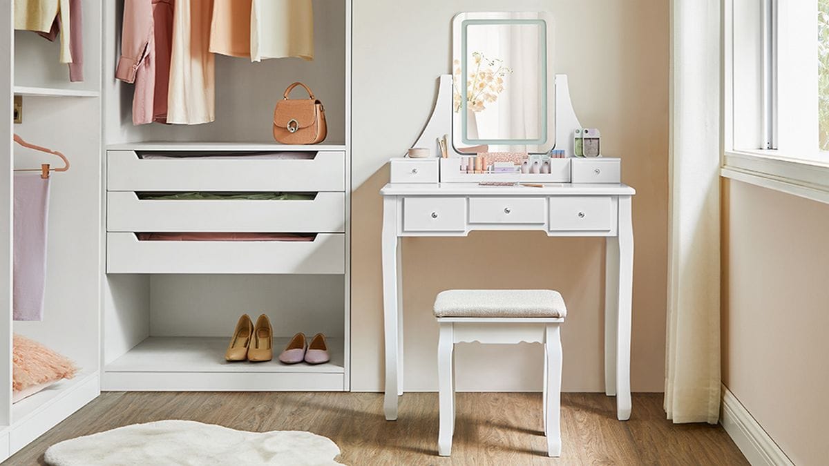 Una foto de un organizador de cajones de escritorio minimalista con  compartimentos minimalistas