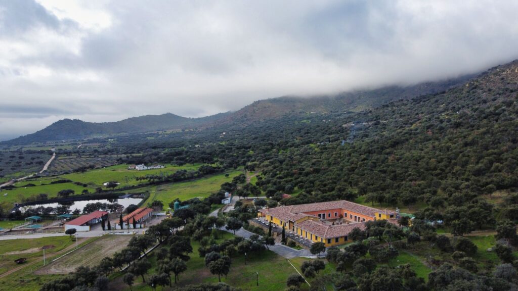 Hotel rural de cuatro estrellas ubicado en plena naturaleza de la Sierra de Montánchez