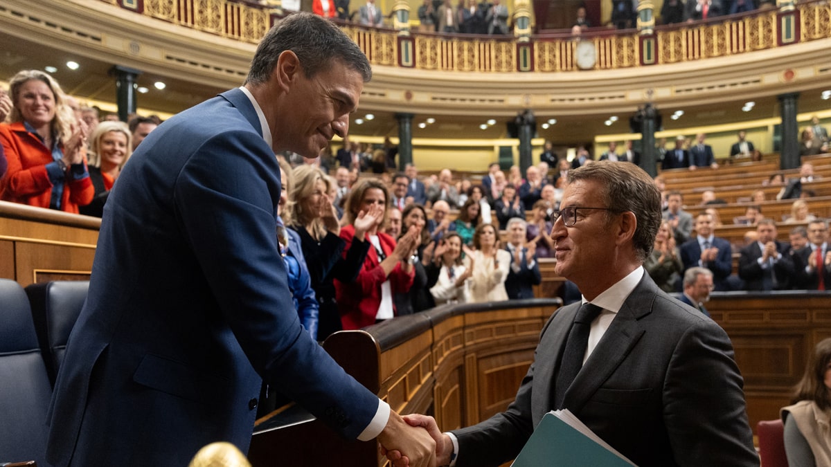 Sánchez dice que la Constitución «es el marco de la convivencia» y Feijóo pide «respetarla»