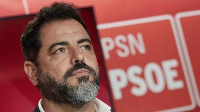 Dimite el 'número dos' del PSOE navarro por ocultar que su mujer trabajó con Servinabar