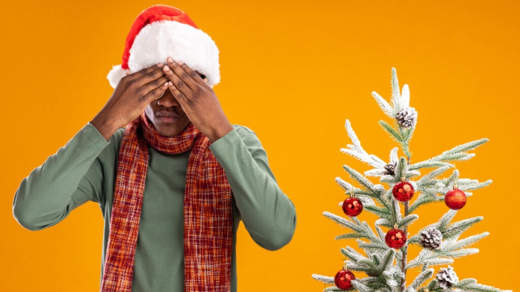 Un hombre con síndrome del árbol de Navidad