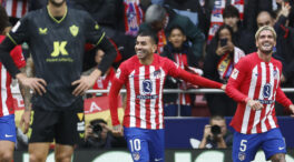 El Atlético sufre ante el colista Almería y sigue intratable en el Metropolitano