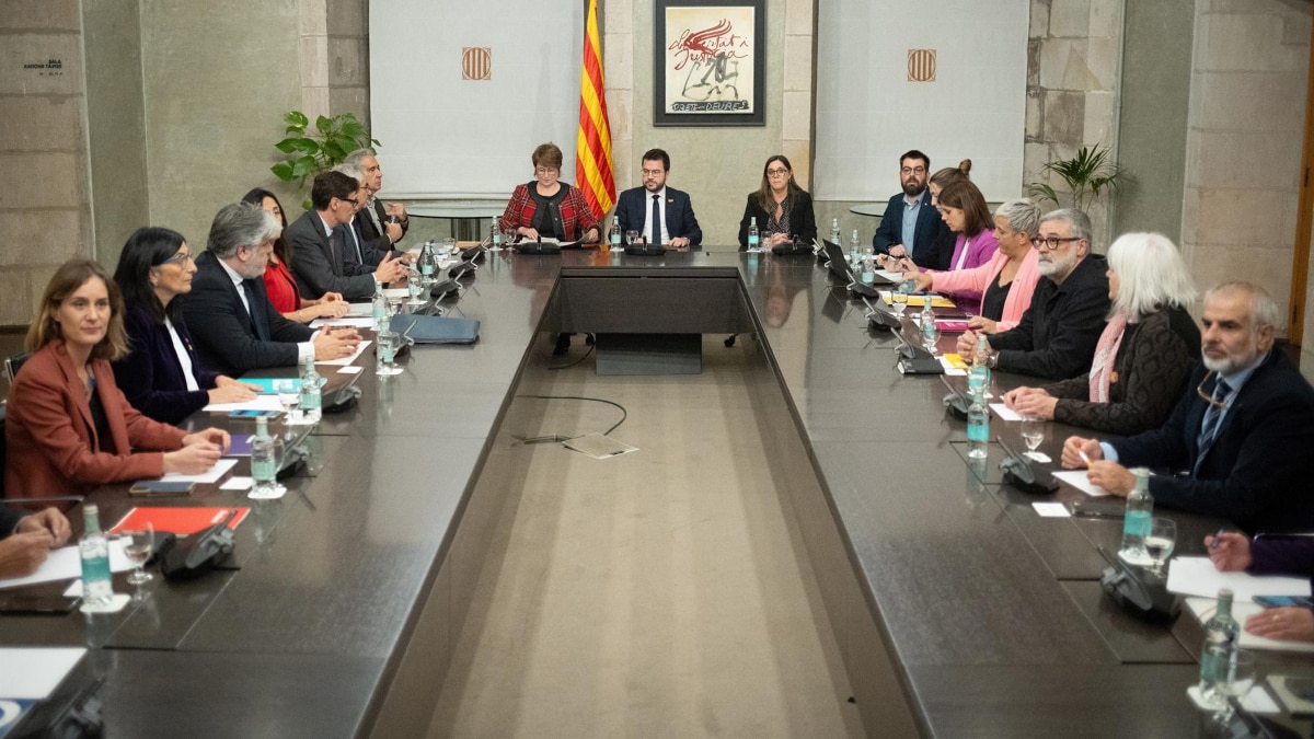 Cataluña pacta una comisión de expertos para analizar el varapalo del informe PISA