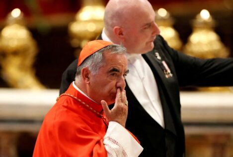El cardenal Becciu, condenado a cinco años y medio de cárcel por un escándalo inmobiliario