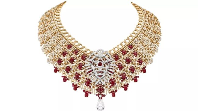 La colección de joyas Tweed de Chanel inspirada en el cálido tejido
