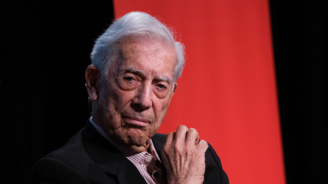 Vargas Llosa se despide como columnista con un alegato a favor del periodismo