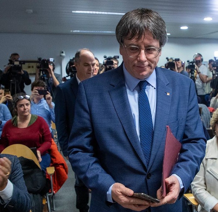 Puigdemont pidió al PSOE en su cita de Suiza el traspaso de las competencias de inmigración