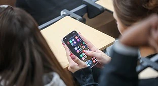 Los empleados españoles no desconectan: uno de cada cuatro recibe llamadas en vacaciones