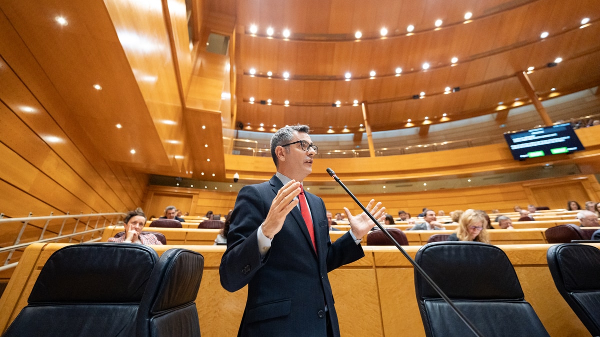 Bolaños defiende a los jueces frente a los reproches de Junts por la ley de amnistía