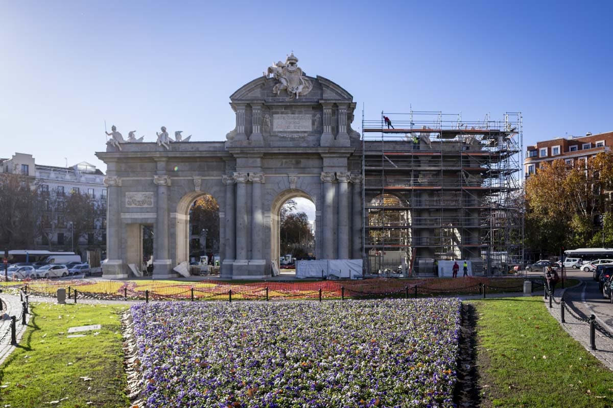 Así luce la Puerta de Alcalá tras su restauración
