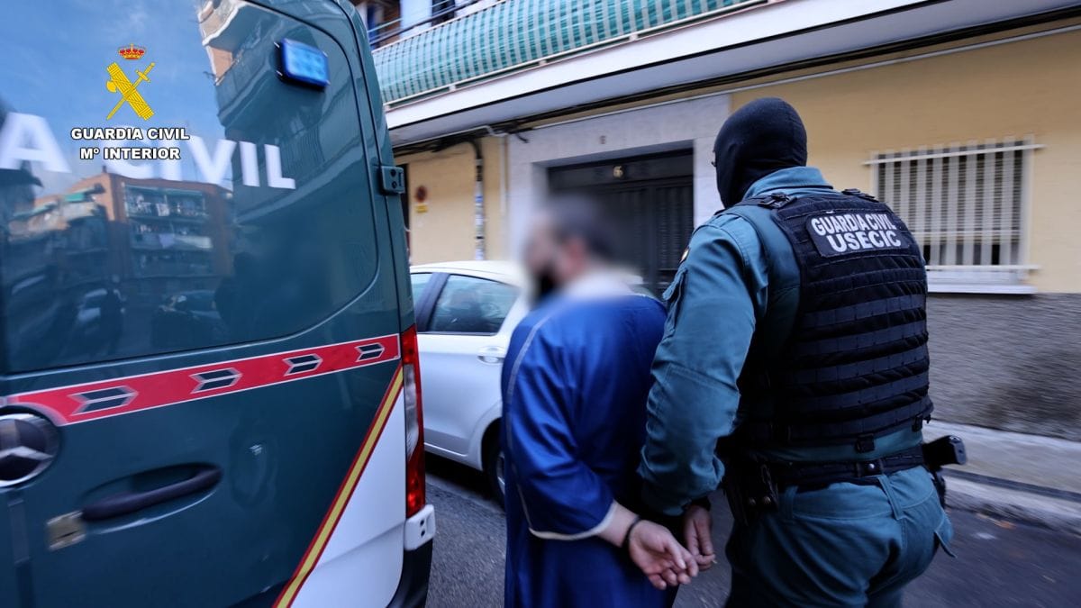 Detenido en Madrid un profesor de árabe que captaba a menores para el Estado Islámico