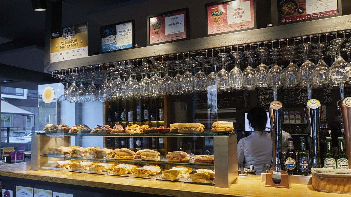 Dónde comer en Pamplona: diez restaurantes distinguidos con premios gastronómicos