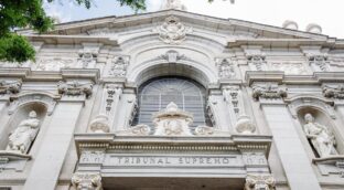 El Supremo reprocha la «excesiva» intromisión del Constitucional en sus sentencias