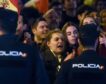 Continúan las protestas en Ferraz: 200 personas se manifiestan contra la amnistía