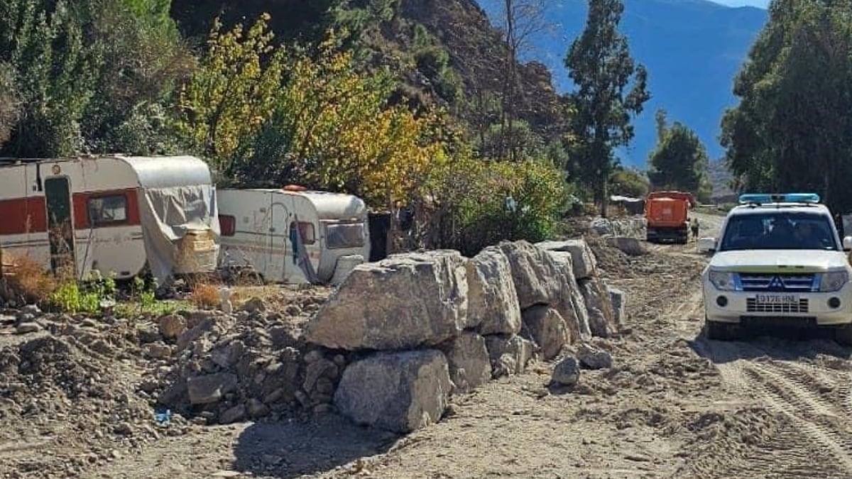 Comienza el desmantelamiento de la comuna hippie más grande de España, en Granada