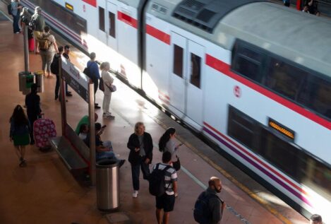 El descarrilamiento de un tren en Atocha bloquea parte de la red de Cercanías en Madrid