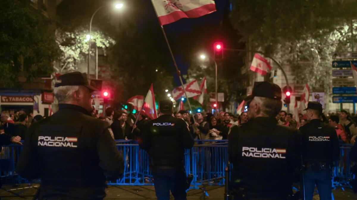 Solo 75 personas se concentran en Ferraz, la menor afluencia desde el inicio de las protestas