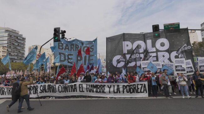 Argentina anuncia que retirará las prestaciones sociales a quienes participen en piquetes